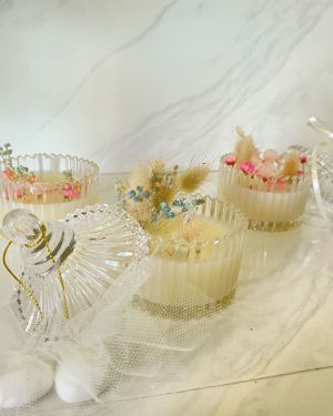 ” Χειροποίητη  Μπομπονιέρα ” -Κερί με αποξηραμένα χρωματιστά λουλούδια