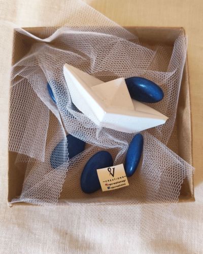 ”Χειροποίητη Μπομπονιέρα σε σχημα καραβάκι ”